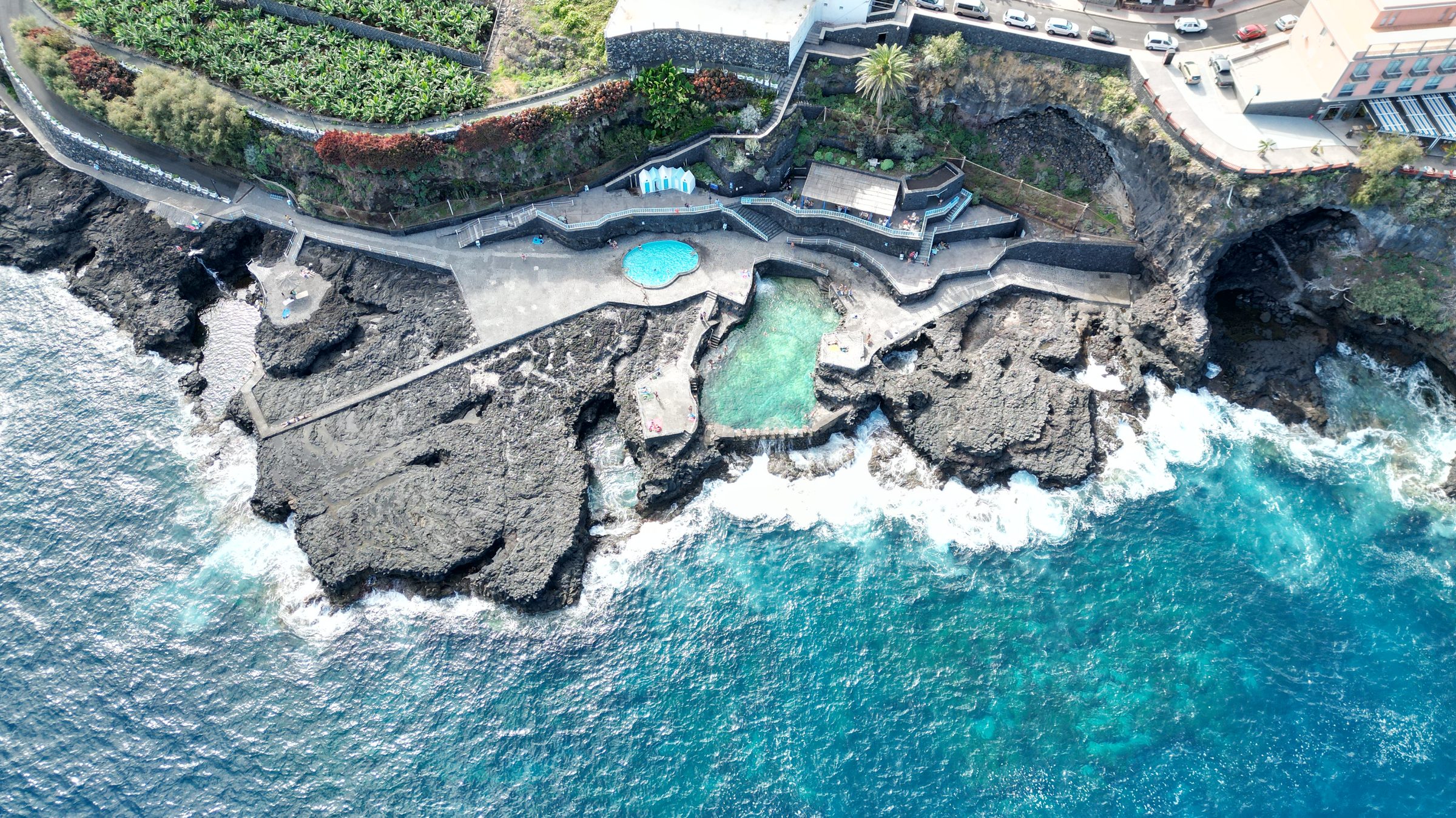 Piscines naturelles volcaniques sur la côte de La Palma